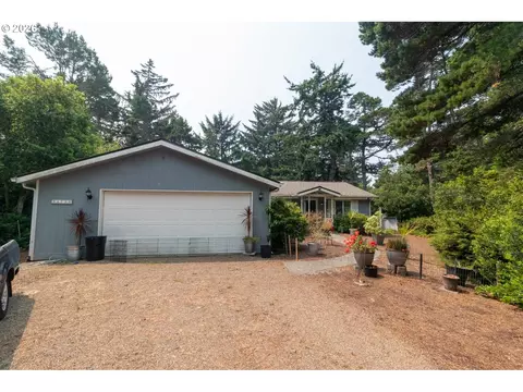 Exterior - 4792 Rhododendron Loop, Florence, OR 97439 photo 2 of 12