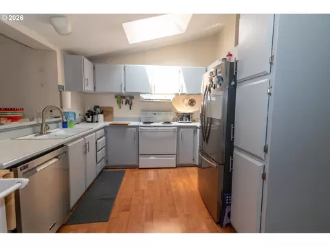 Kitchen - 4792 Rhododendron Loop, Florence, OR 97439 photo 1 of 4