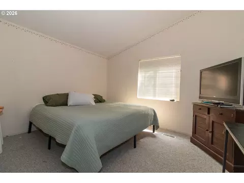 Bedroom - 4792 Rhododendron Loop, Florence, OR 97439 photo 4 of 8