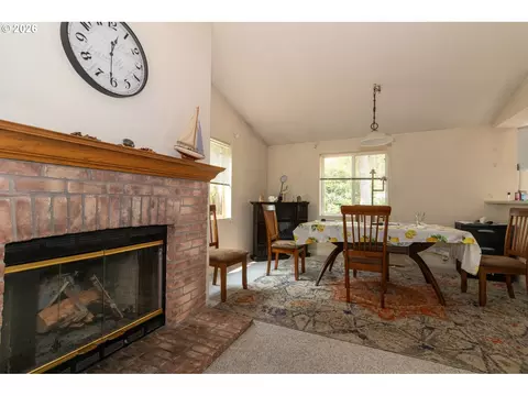 Dining - 4792 Rhododendron Loop, Florence, OR 97439 photo 1 of 2