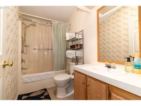 Bath - 4792 Rhododendron Loop, Florence, OR 97439 photo 1 of 1