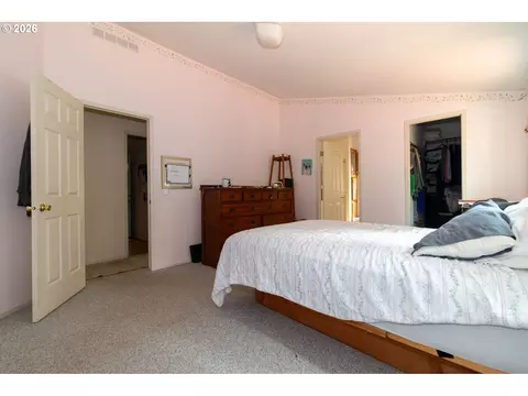 Bedroom - 4792 Rhododendron Loop, Florence, OR 97439 photo 3 of 8
