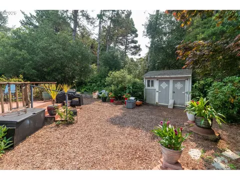 Exterior - 4792 Rhododendron Loop, Florence, OR 97439 photo 7 of 12