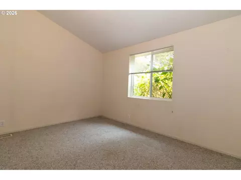 Bedroom - 4792 Rhododendron Loop, Florence, OR 97439 photo 6 of 8