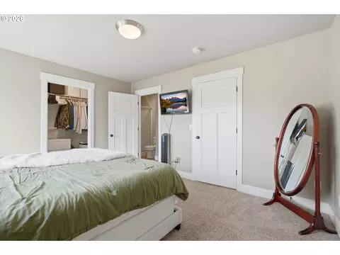 Bedroom - 16835 Champion Way, Sandy, OR 97055 photo 2 of 2