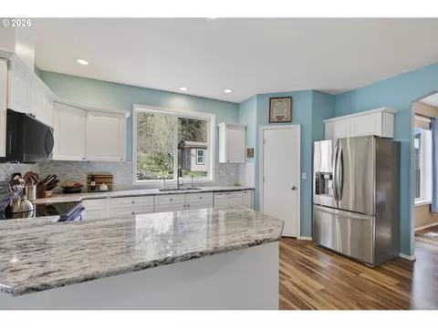 Kitchen - 163 SW Sandlewood Loop, Gresham, OR 97030 photo 2 of 7
