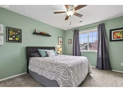 Bedroom - 163 SW Sandlewood Loop, Gresham, OR 97030 photo 4 of 5