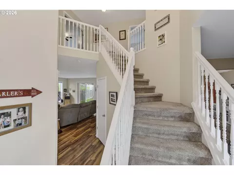 Entry Way - 163 SW Sandlewood Loop, Gresham, OR 97030 photo 6 of 6