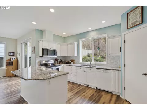 Kitchen - 163 SW Sandlewood Loop, Gresham, OR 97030 photo 1 of 7
