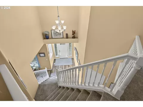 Entry Way - 163 SW Sandlewood Loop, Gresham, OR 97030 photo 2 of 6