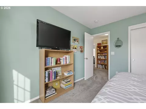 Bedroom - 163 SW Sandlewood Loop, Gresham, OR 97030 photo 5 of 5