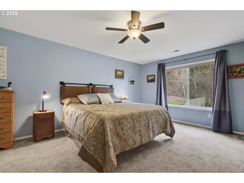 Bedroom - 163 SW Sandlewood Loop, Gresham, OR 97030 photo 2 of 5