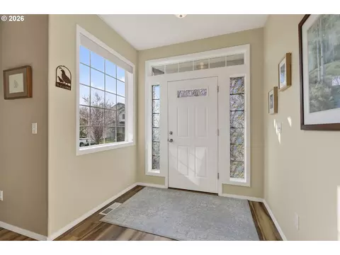 Entry Way - 163 SW Sandlewood Loop, Gresham, OR 97030 photo 4 of 6