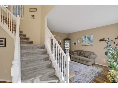 Entry Way - 163 SW Sandlewood Loop, Gresham, OR 97030 photo 3 of 6