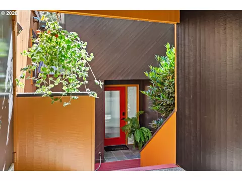 Entry Way - 1675 Fircrest Dr, Eugene, OR 97403 photo 1 of 4