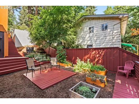 Exterior - 1675 Fircrest Dr, Eugene, OR 97403 photo 5 of 13