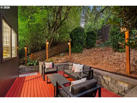Exterior - 1675 Fircrest Dr, Eugene, OR 97403 photo 11 of 13