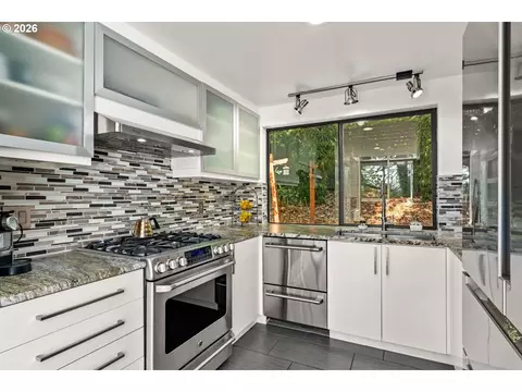 Kitchen - 1675 Fircrest Dr, Eugene, OR 97403 photo 2 of 2