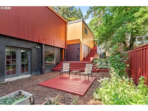 Exterior - 1675 Fircrest Dr, Eugene, OR 97403 photo 6 of 13