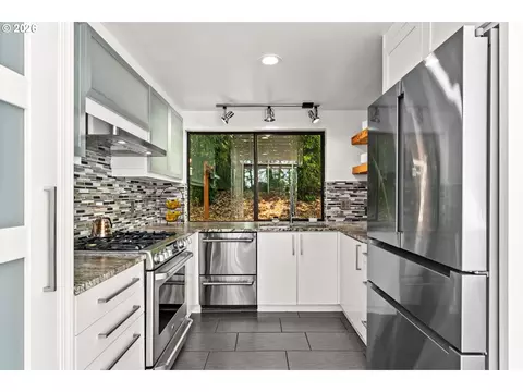 Kitchen - 1675 Fircrest Dr, Eugene, OR 97403 photo 1 of 2