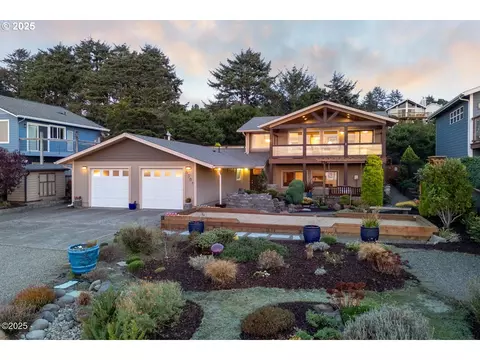 3301 NW Hidden Lake Dr, Waldport, OR 97394