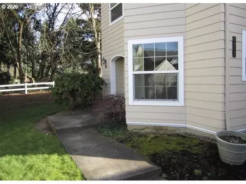 8415 SW Curry Dr #B, Wilsonville, OR 97070