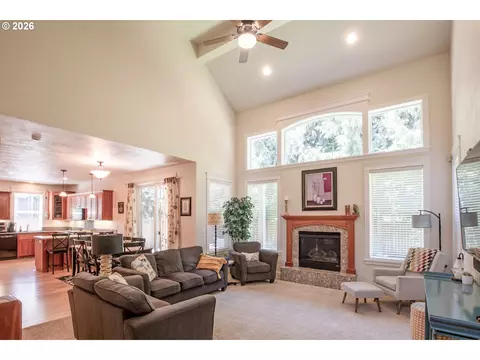 2552 Crowther Dr, Eugene, OR 97404 photo 3
