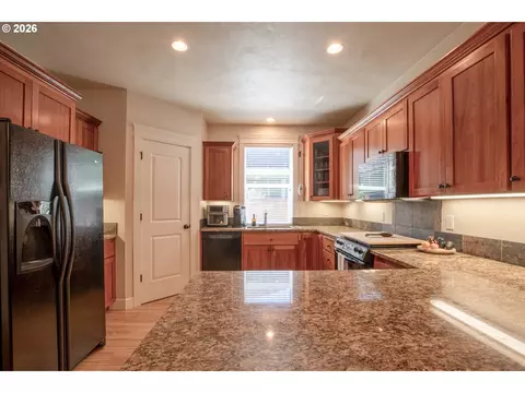 2552 Crowther Dr, Eugene, OR 97404 photo 13