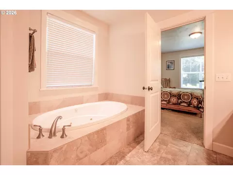 2552 Crowther Dr, Eugene, OR 97404 photo 18
