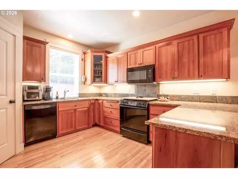 2552 Crowther Dr, Eugene, OR 97404 photo 11