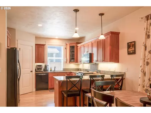2552 Crowther Dr, Eugene, OR 97404 photo 9