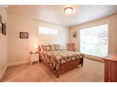 2552 Crowther Dr, Eugene, OR 97404 photo 16