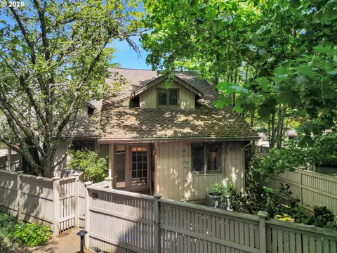 1301 Hammock St, Eugene, OR 97401