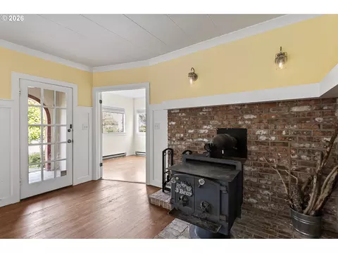 Entry Way - 509 Spruce St, Ilwaco, WA 98624 photo 3 of 6