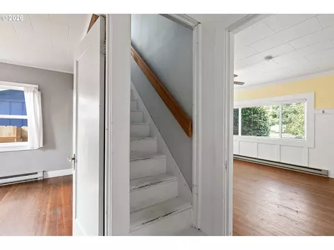 Entry Way - 509 Spruce St, Ilwaco, WA 98624 photo 4 of 6