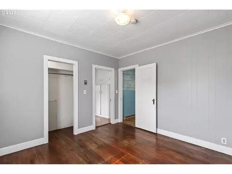 Bedroom - 509 Spruce St, Ilwaco, WA 98624 photo 5 of 6