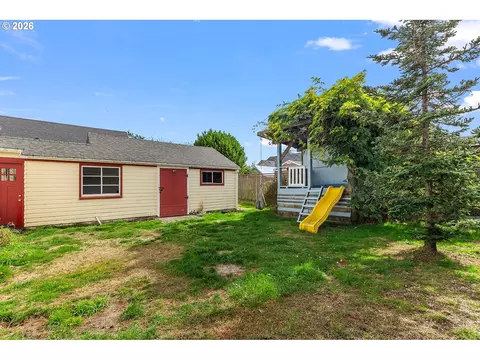 Exterior - 509 Spruce St, Ilwaco, WA 98624 photo 4 of 5