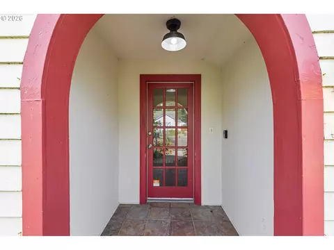 Entry Way - 509 Spruce St, Ilwaco, WA 98624 photo 1 of 6