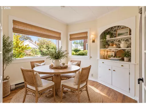 Dining - 509 Spruce St, Ilwaco, WA 98624 photo 1 of 1