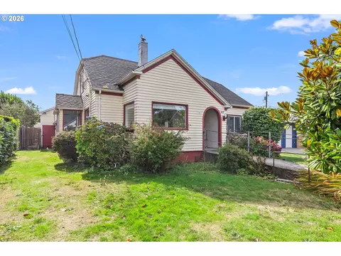 Exterior - 509 Spruce St, Ilwaco, WA 98624 photo 1 of 5