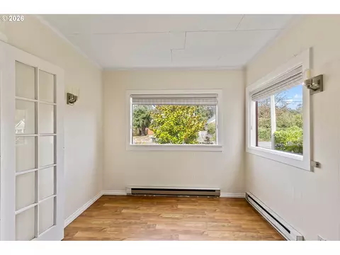 Living - 509 Spruce St, Ilwaco, WA 98624 photo 6 of 6