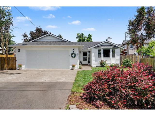 645 John St, Mount Angel, OR 97362
