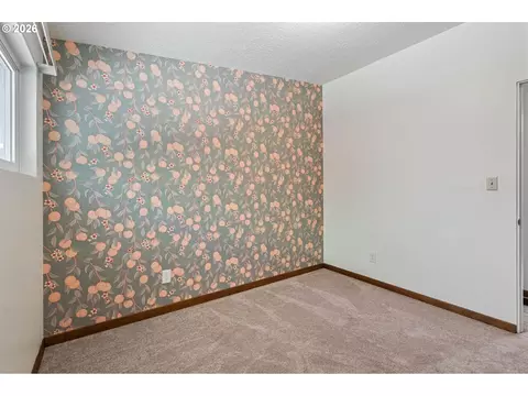Bedroom - 1421 Harvard Ave, Gladstone, OR 97027 photo 5 of 9