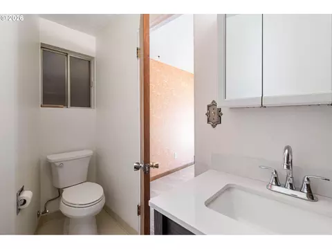 Bath - 1421 Harvard Ave, Gladstone, OR 97027 photo 1 of 4