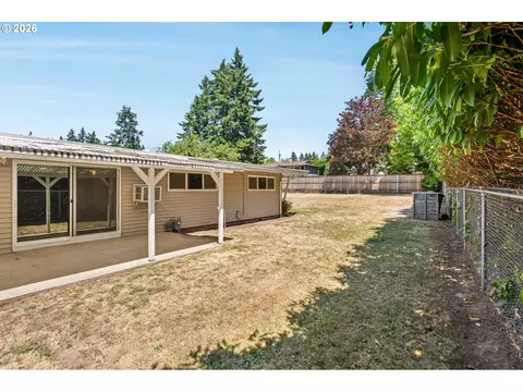 Exterior - 1421 Harvard Ave, Gladstone, OR 97027 photo 4 of 8