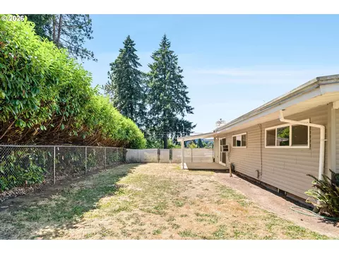 Exterior - 1421 Harvard Ave, Gladstone, OR 97027 photo 8 of 8