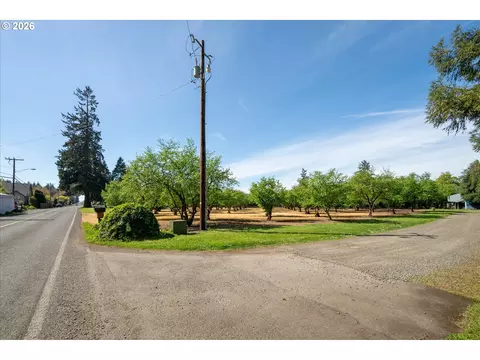 E Beacon, Eugene, OR 97404 photo 3