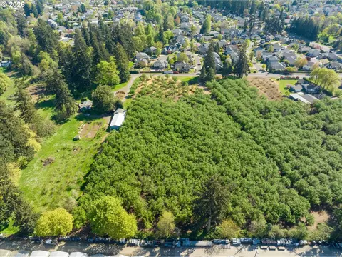 E Beacon, Eugene, OR 97404 photo 25