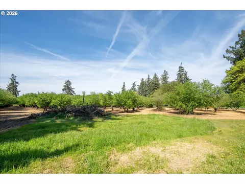 E Beacon, Eugene, OR 97404 photo 4