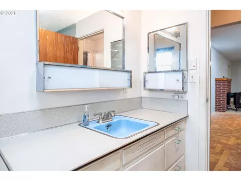 Bath - 3775 Harlow Rd, Eugene, OR 97401 photo 1 of 2